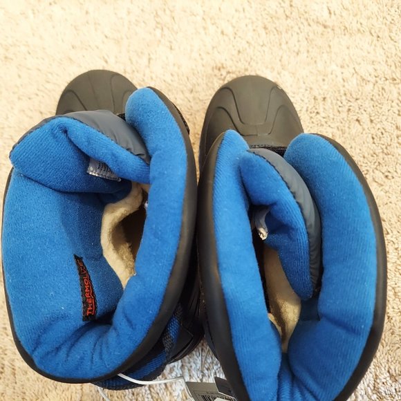 Cat & Jack Boots - size 5 - Picture 4 of 8